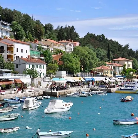 Sea View App In The Port Of Rabac,27 Апартаменты